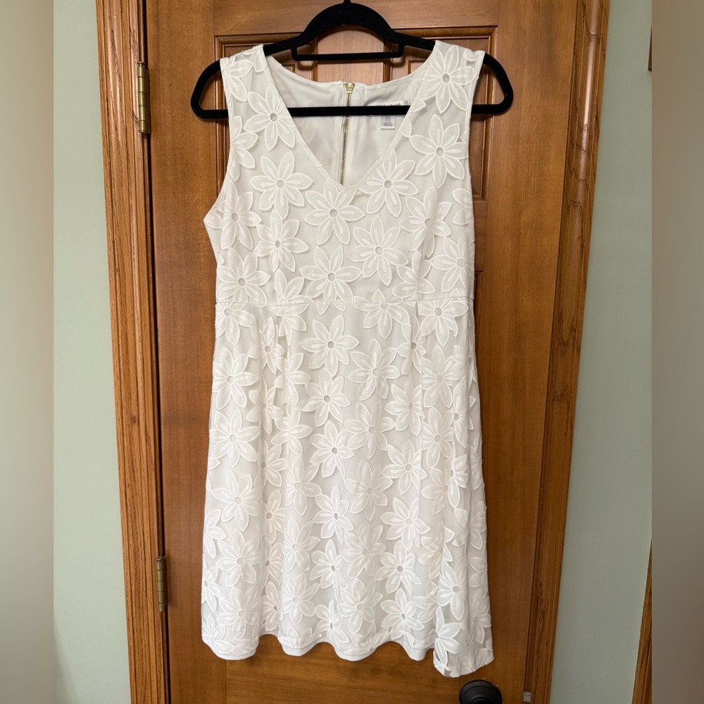 Motherhood Maternity White Floral Dress – Size Large